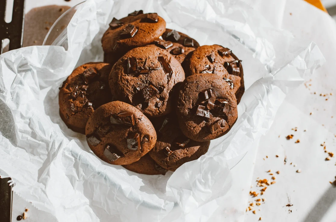 A comparison of chocolate chip cookies baked at 350°F and 375°F, highlighting texture and appearance differences.